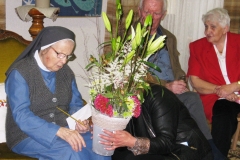 Compliments et fleurs à la Jubilaire