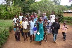 Groupe des enfants à l'école de la prière à Siably