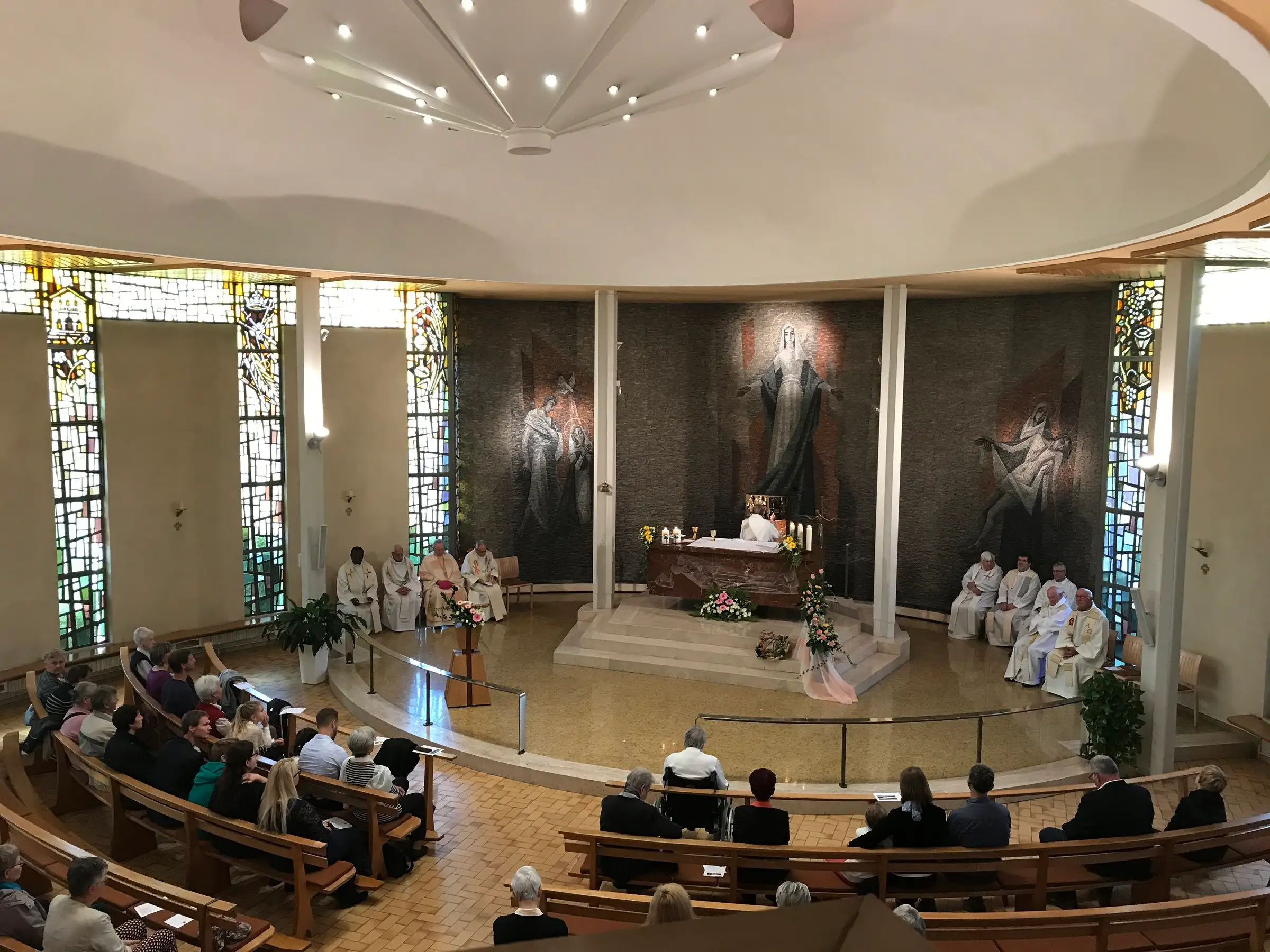 La chapelle de la Maison-Mère un jour de fête, en 2018